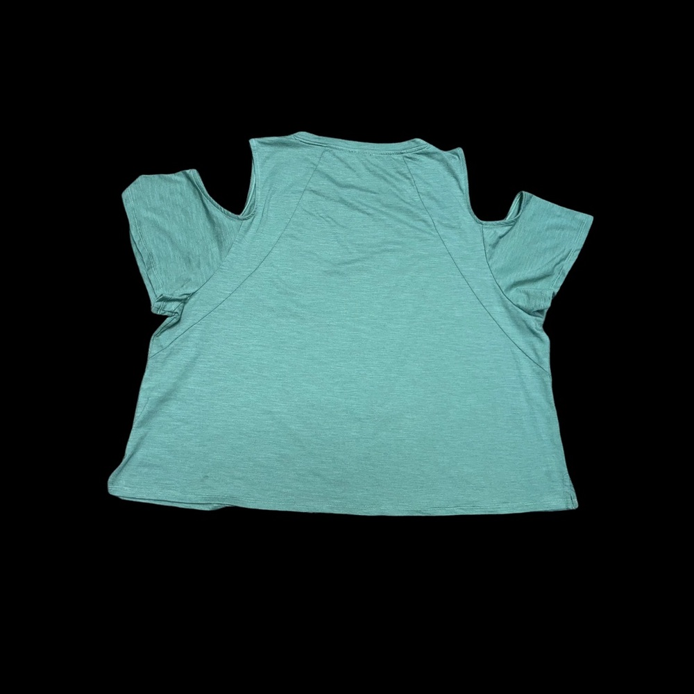 VINCE CAMUTO Plus Size Short Sleeve Cold Shoulder Knit Top In Lush Eden … - Picture 9 of 9